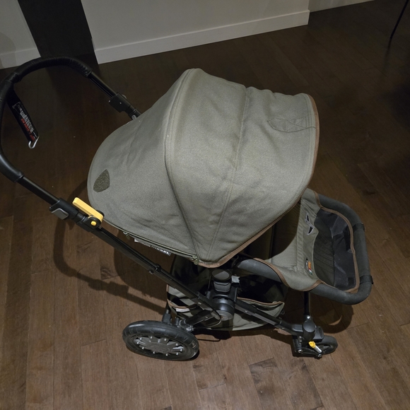 Bugaboo Cameleon3 by Diesel Military Stroller with basinet, rain cover and mosqu - Picture 7 of 12
